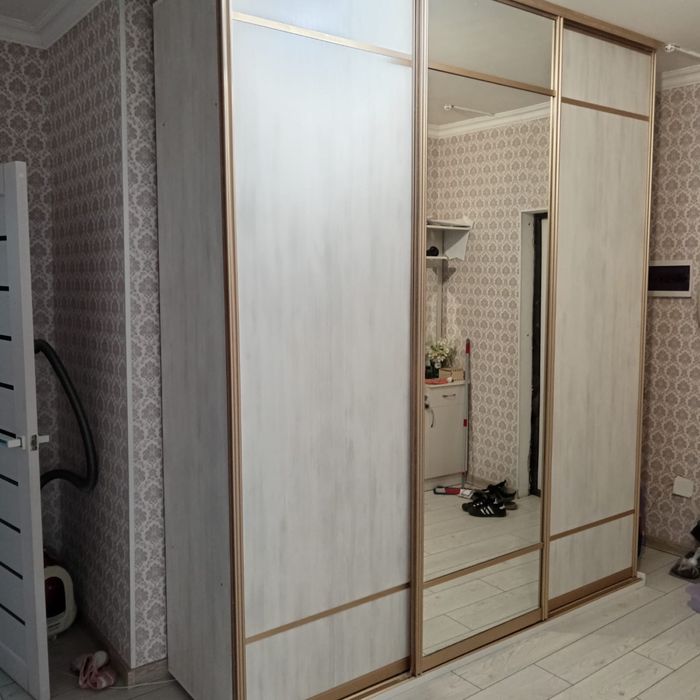Продам шкаф купе в прихожую или спальню