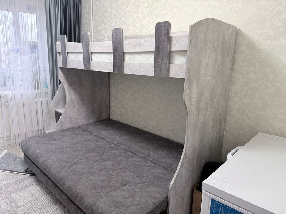 Продаётся двухъярусная кровать .