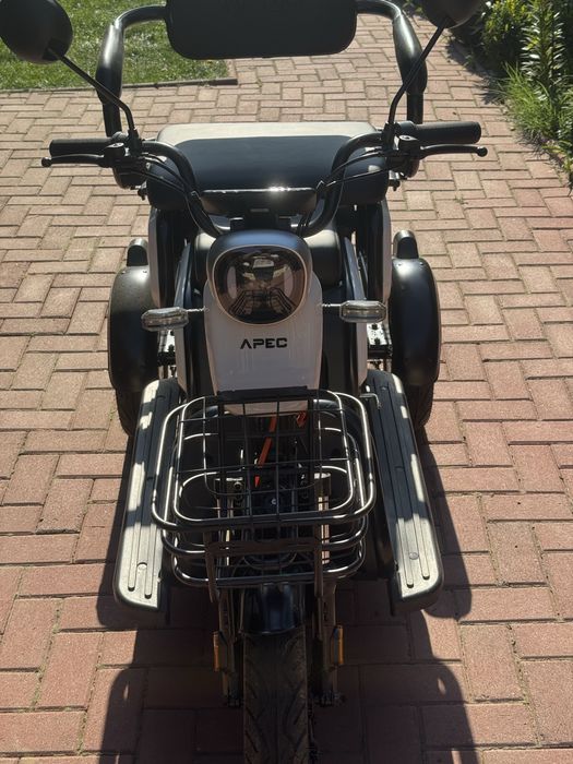 Vand scuter electric pentru adulti cu trei roti APEC