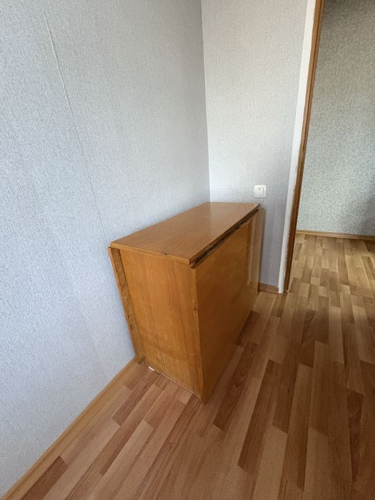 Обеденный сборный стол , б/у в хорошем состоянии