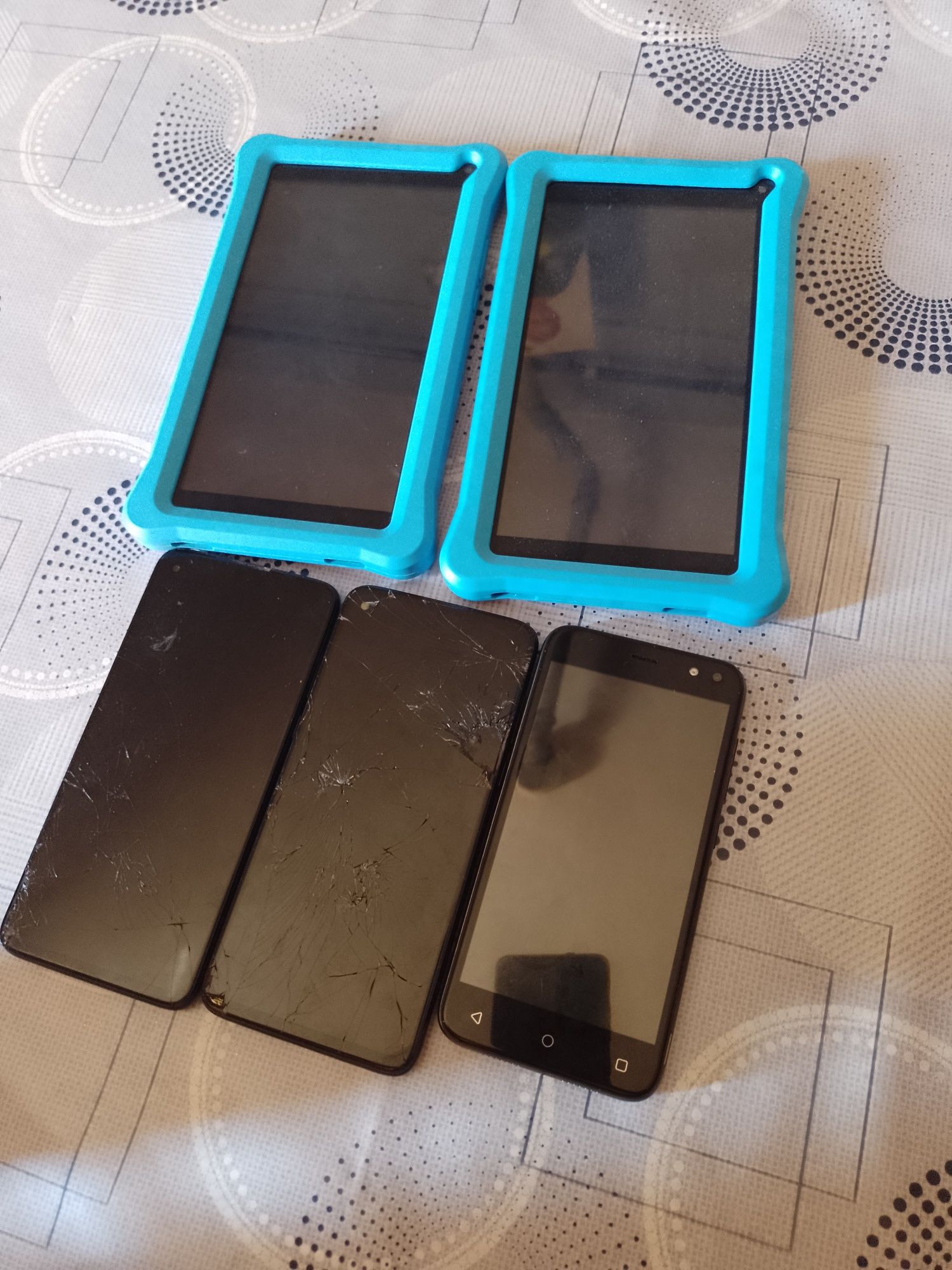 Tablete și telefoane pentru piese
