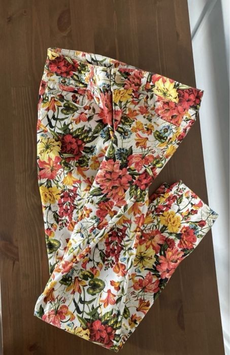 Blugi Zara florali albi multicolor