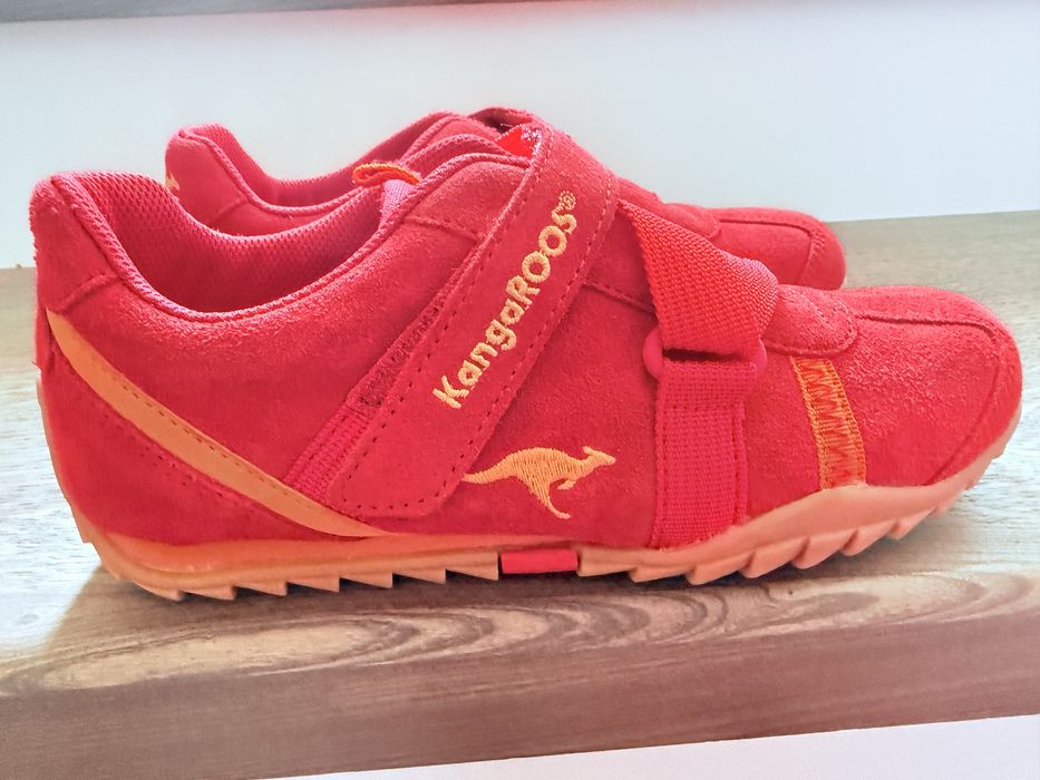 Кроссовки. Детская обувь.