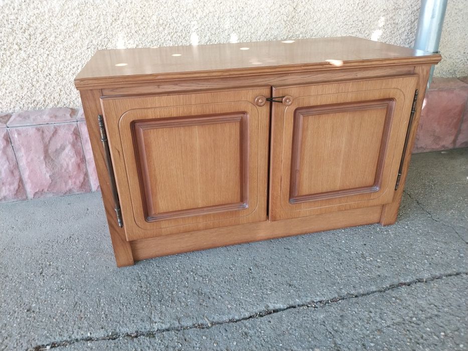 Comoda din lemn masiv în stare foarte bună  100 cm/50cm/60 cm înălțime