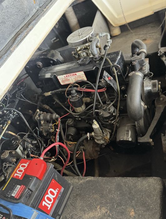 Barca cu cu motor benzinar si cu peridoc recent adusa