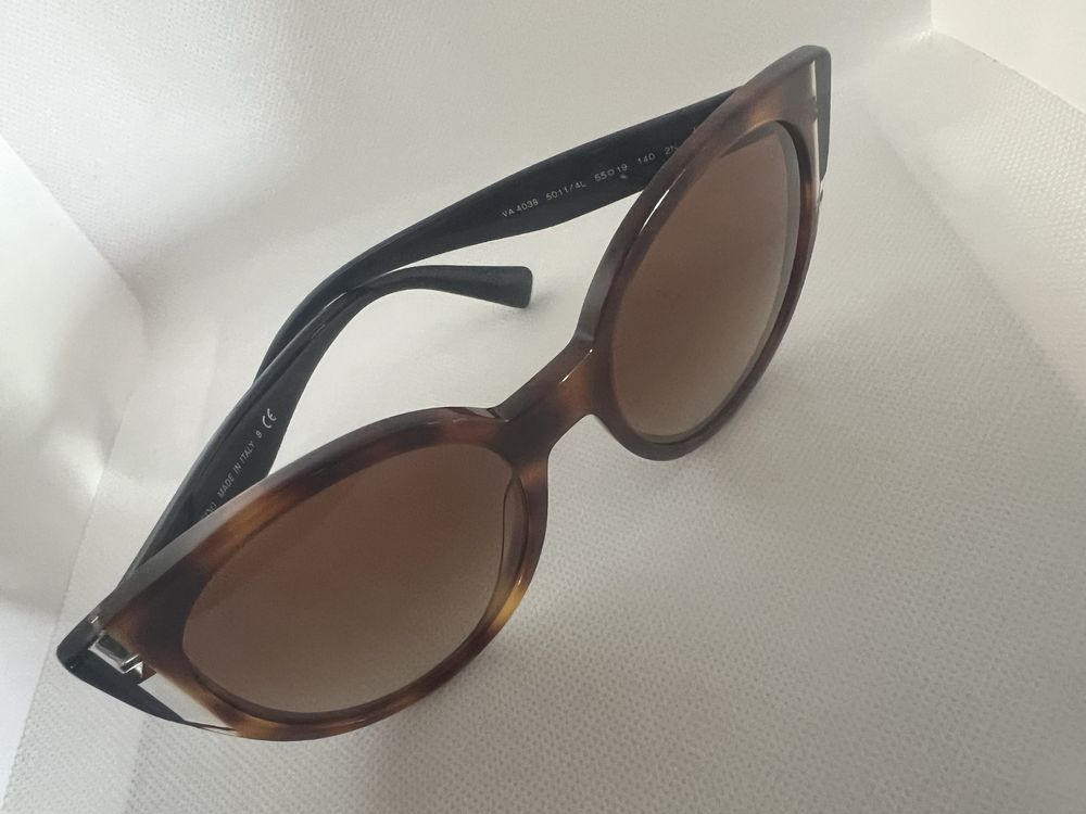 Ochelari de soare pentru femei ! VALENTINO .