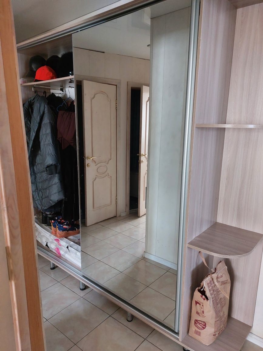 Продам шкаф для прихожей
