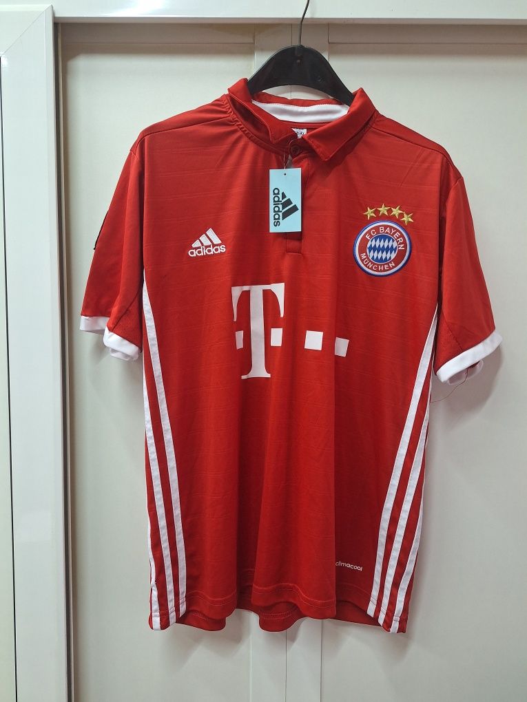 фенска тениска adidas на FC BAYERN MUNCHEN-нова,размер М