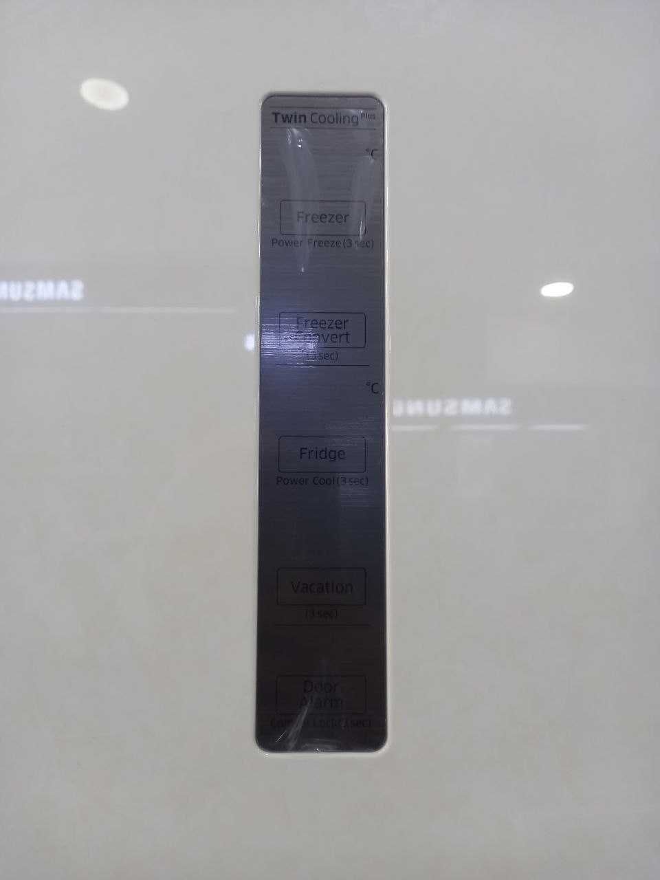 Холодильник Samsung 618 л RT62K7110EF/WT