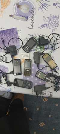 Разни телефони всеки с зарядно