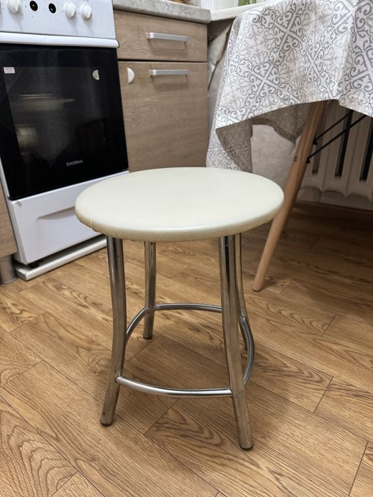 Продам кухонные табуретки, стулья
