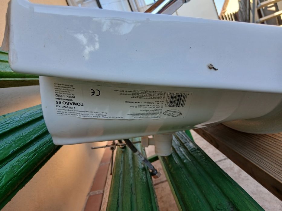 Lavoar baie, echipat cu baterie, racorsuri flexibile