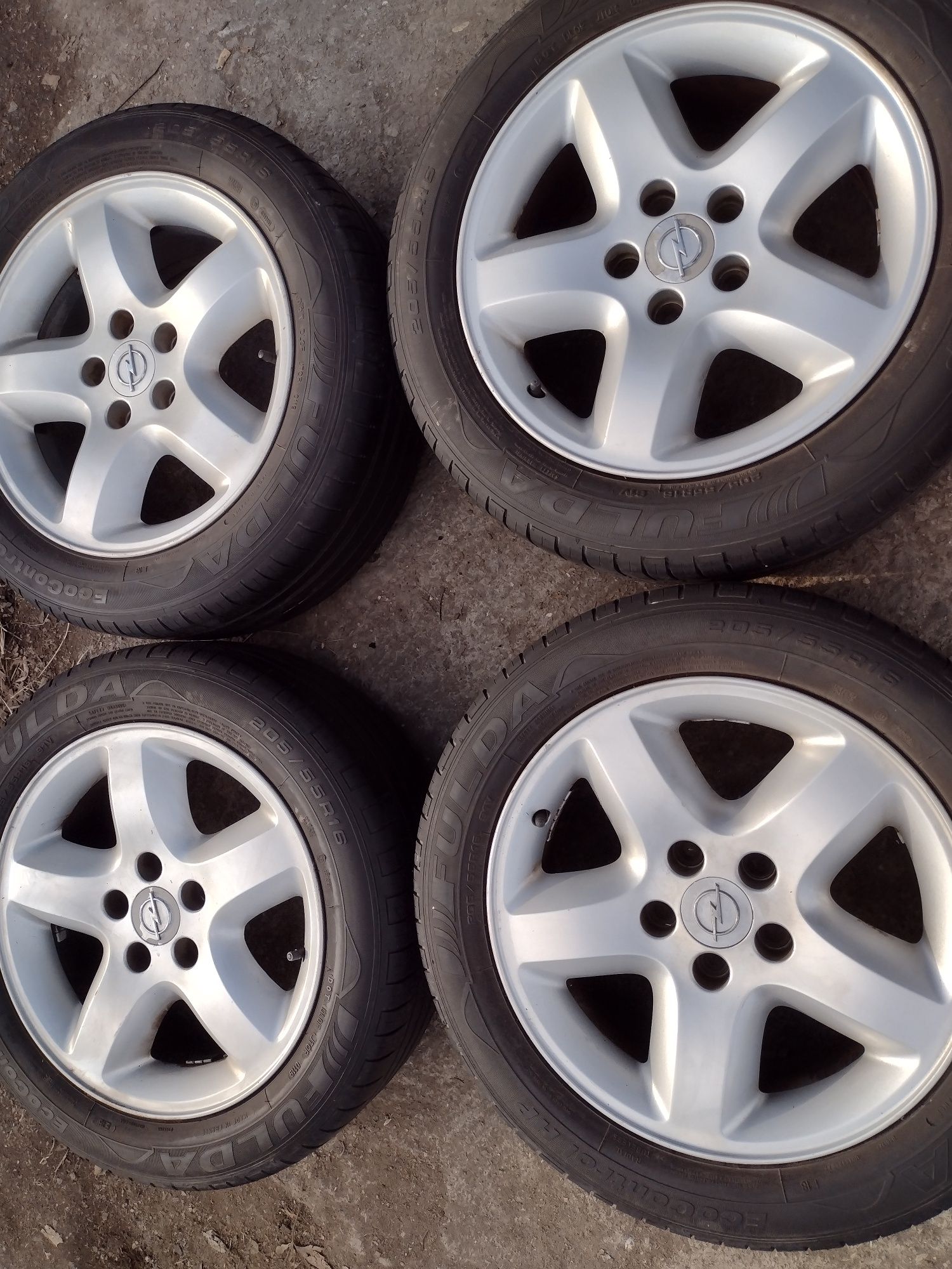Топ състояние Intra 16-5x110 et39 7j Opel Omega B