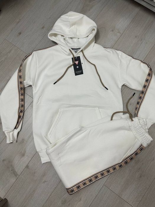 Дамски комплекти Гес