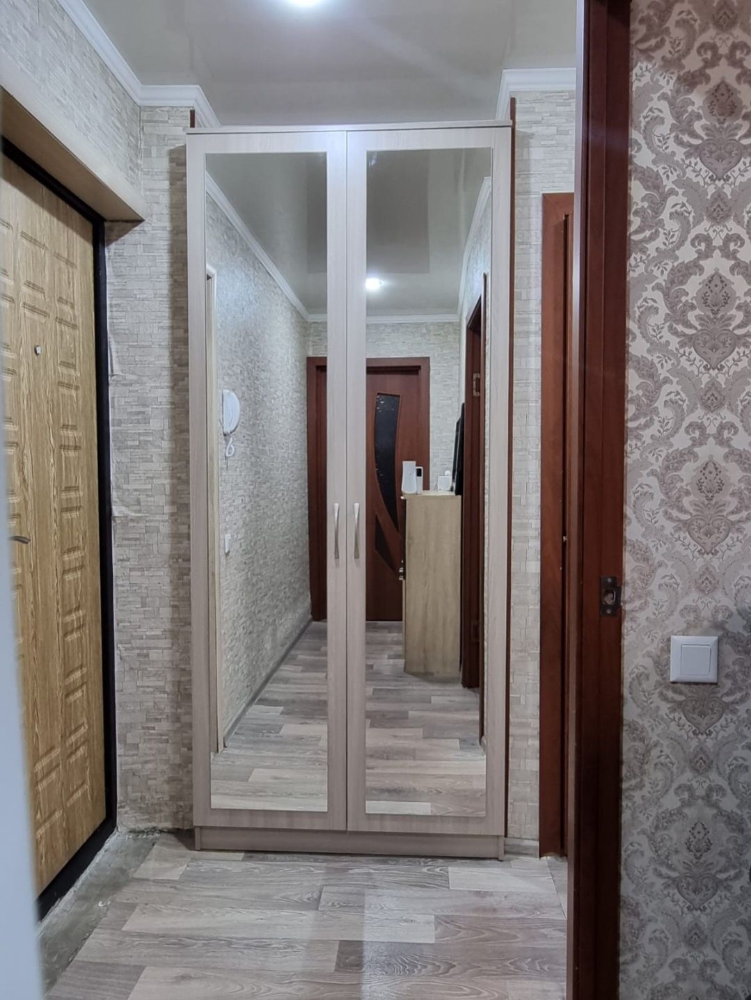 Шкаф в прихожую узкий