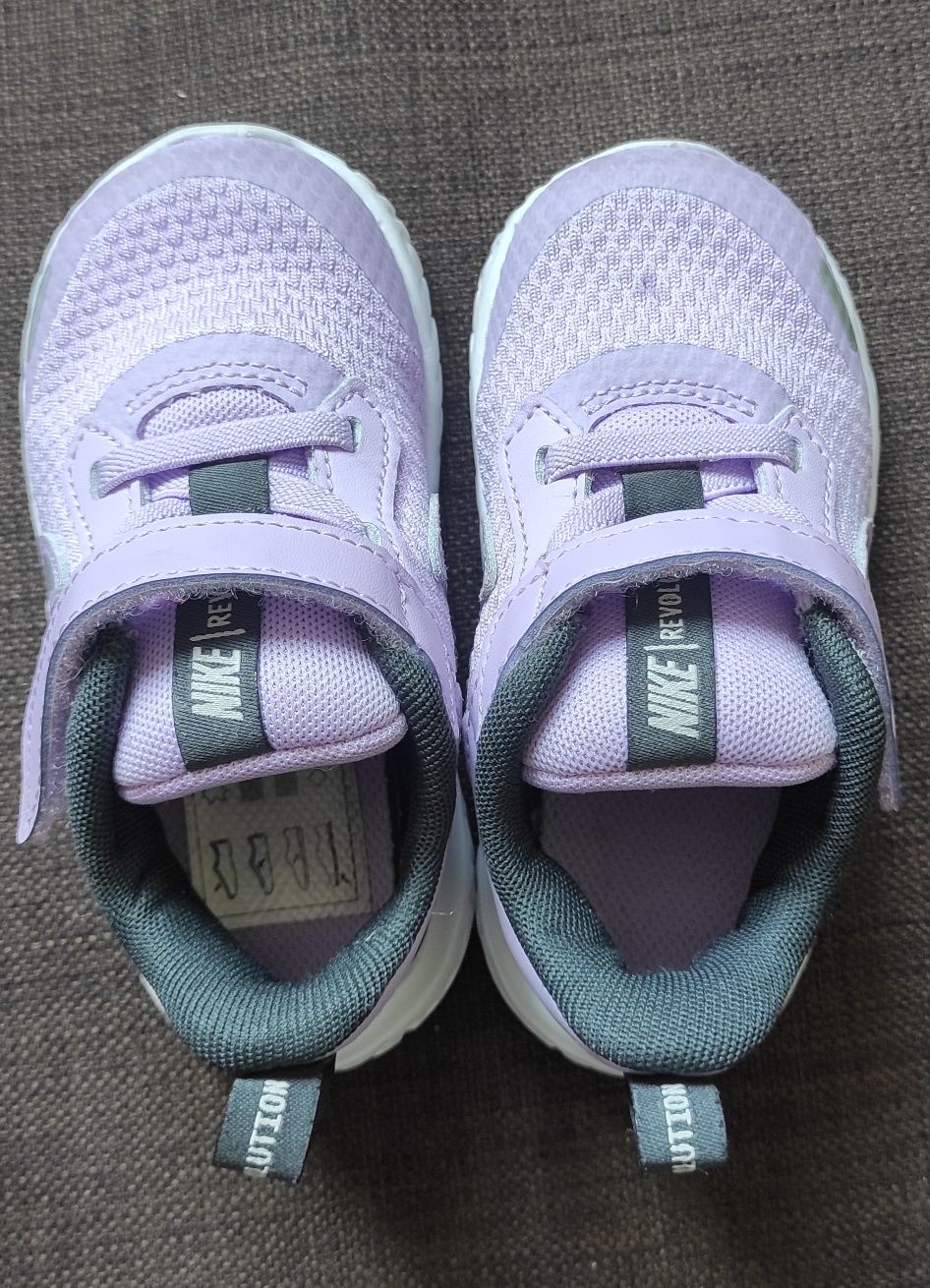 Детски и дамски еднакви маратонки Nike