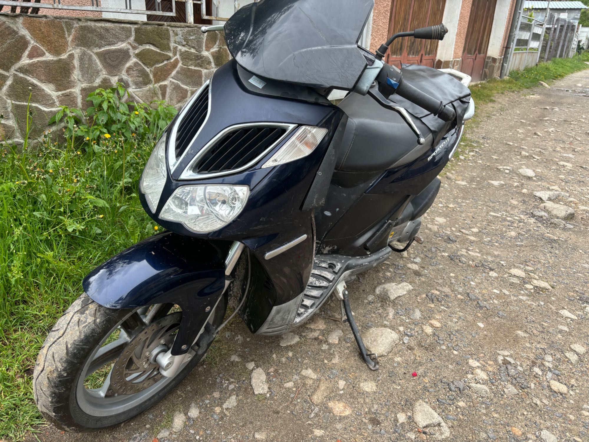 Скутер Aprilia sportcity 200