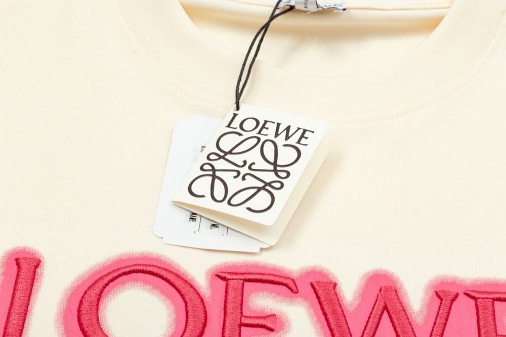 Чисто нова тениска LOEWE