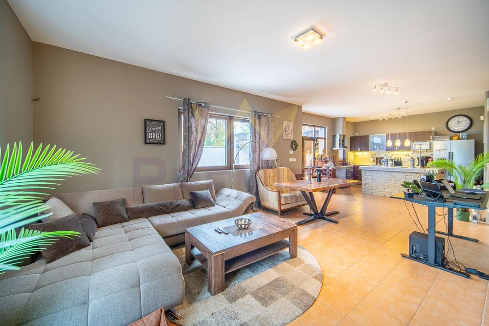 Продава се Къща в Варна, Изгрев - 180 кв.м за 2667 €/кв.м - Снимка #10