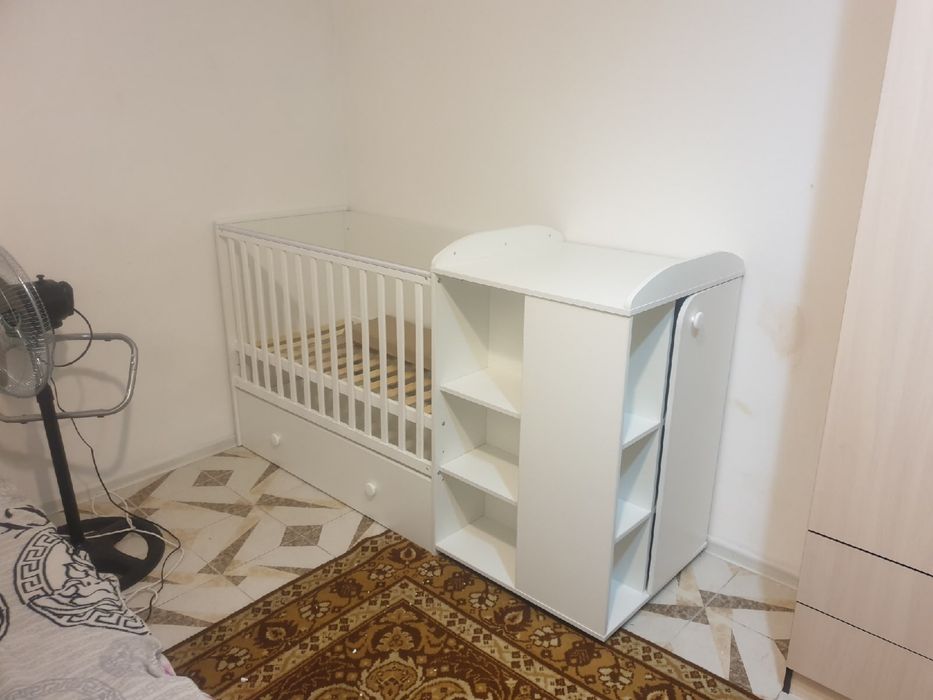 Кровать детская с пеленальным столиком