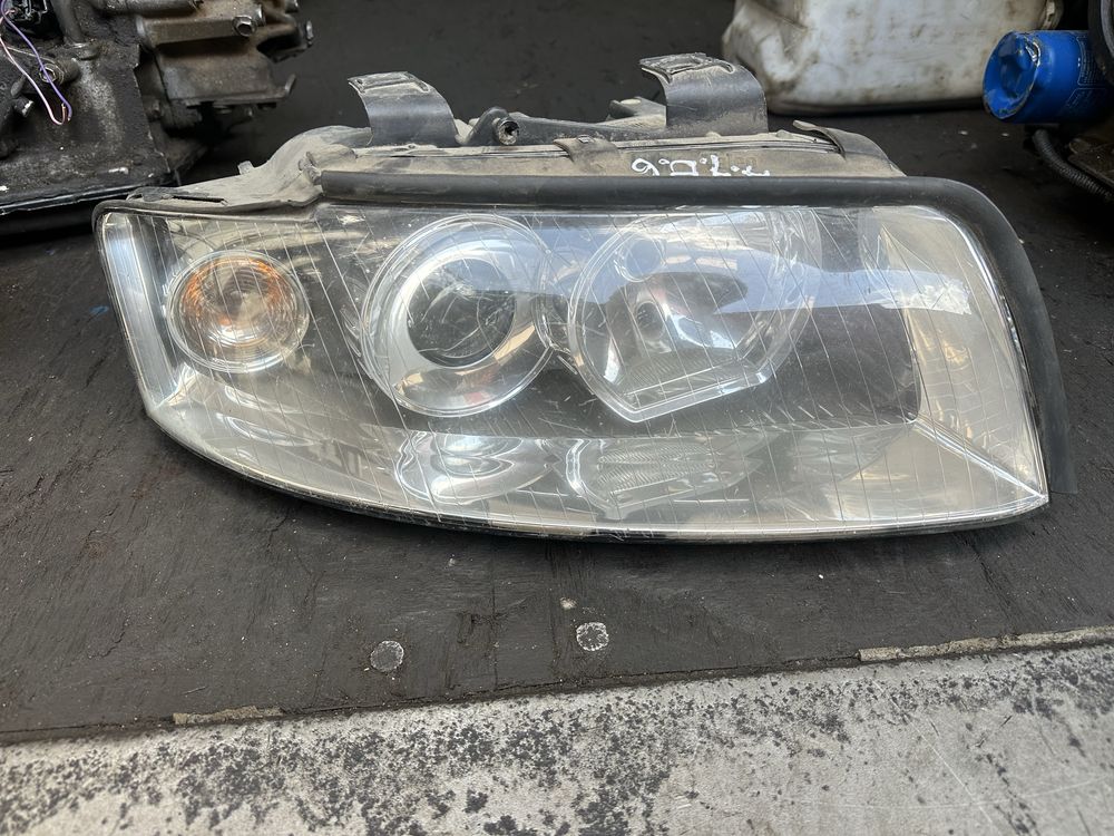 Фара Audi A4 B6 правый