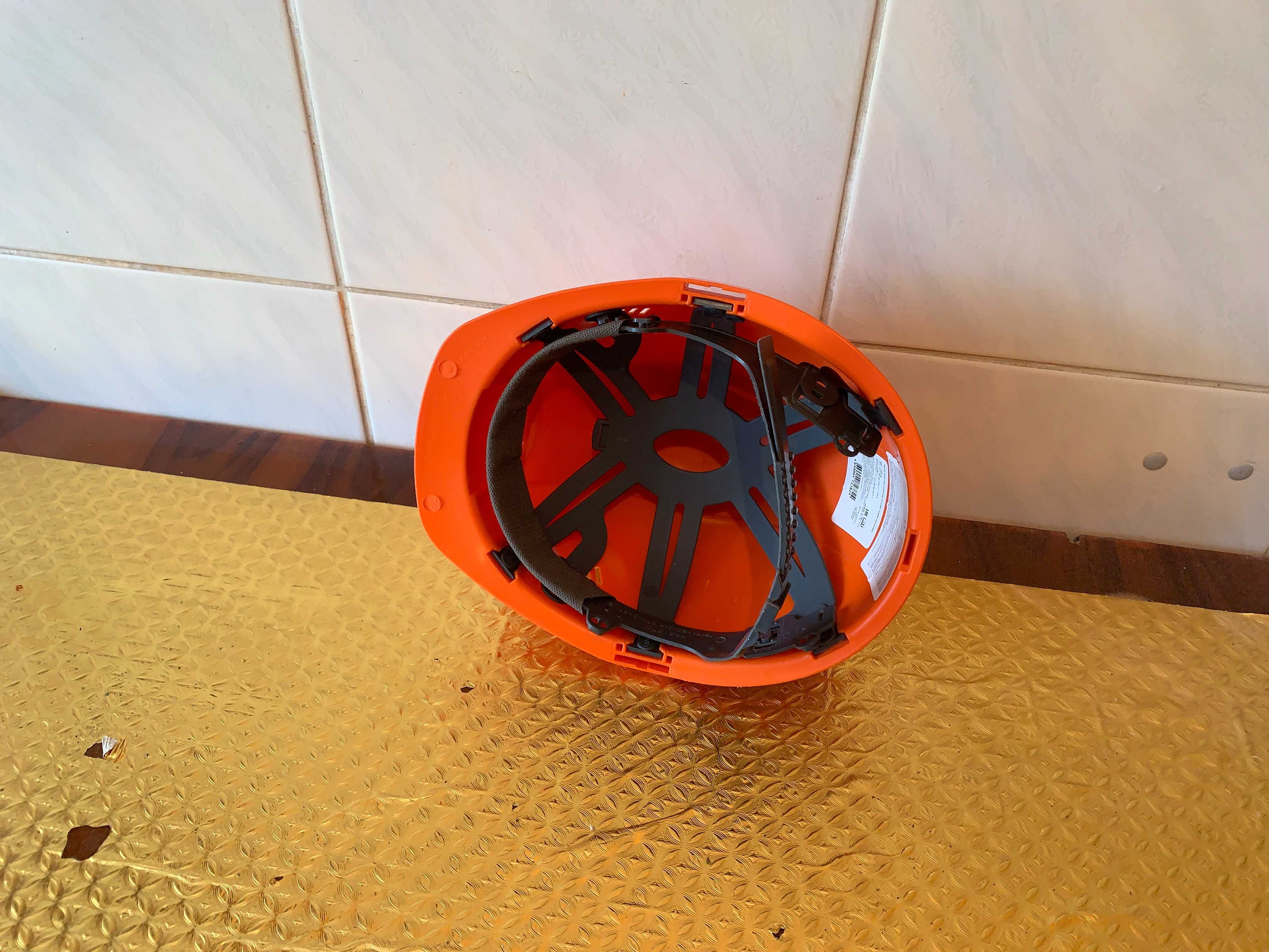 Продам каску защитную СОМЗ-55 оранжевого цвета (сделано в России)