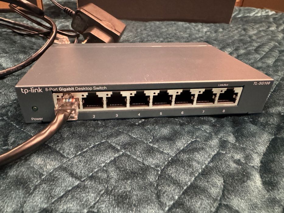 Switch 8 porturi TP-Link TL-SG108, 4000 MAC, 16 Gbps