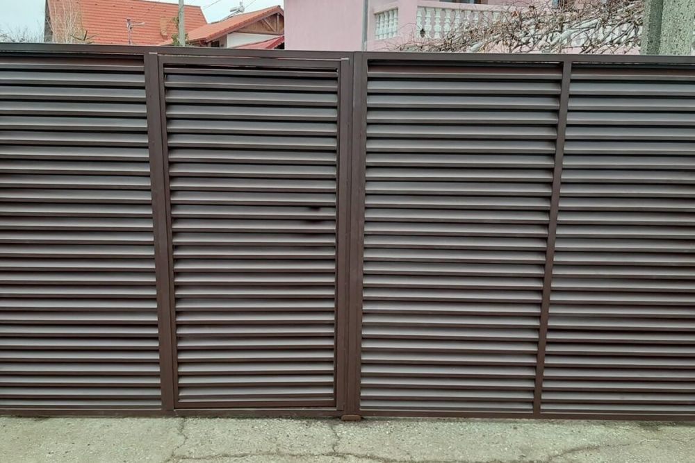 Garduri și porți stil jaluzea șipcă metalică tabla cutata