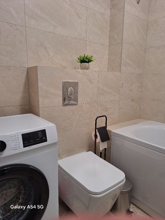 Închiriez apartament
