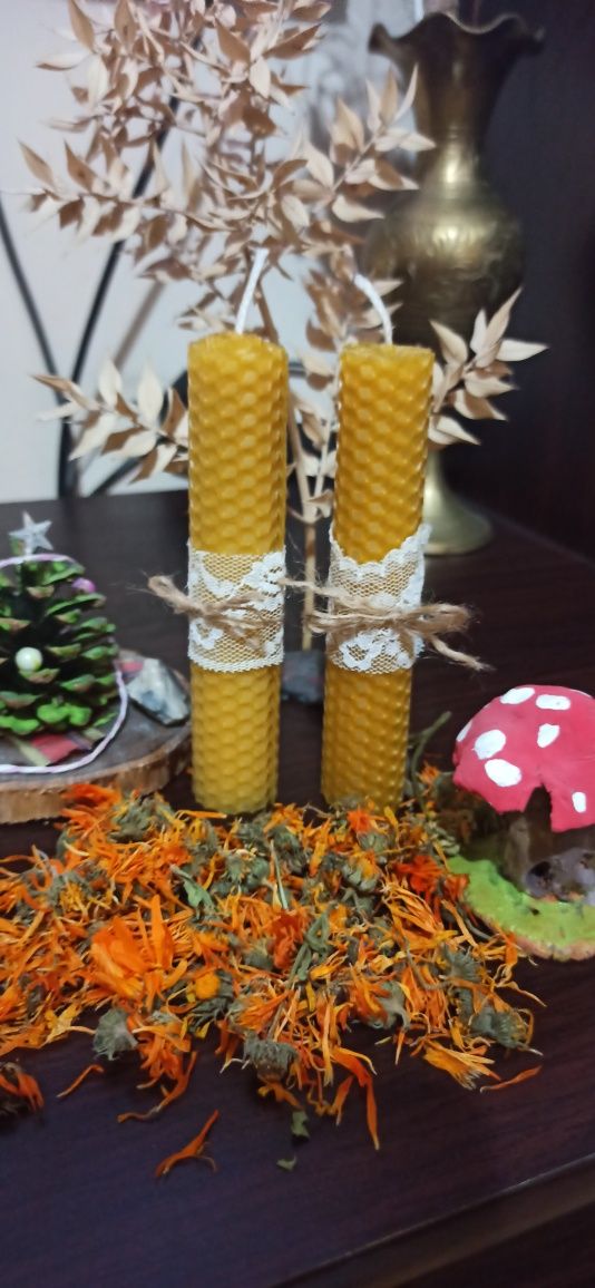 Восъчни свещи от чист пчелен восък