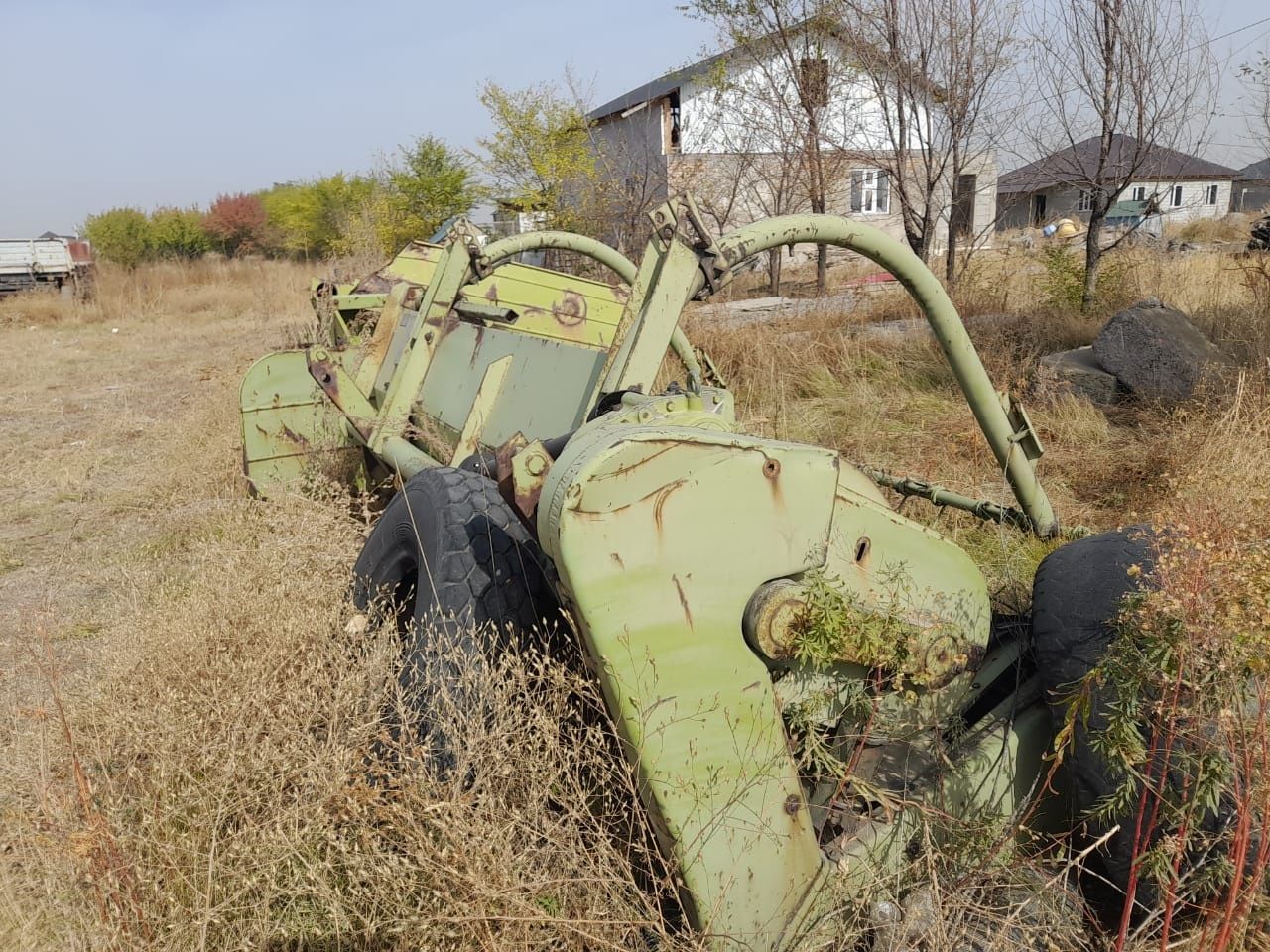 Продам жатку.и волкооборачиватель срочно