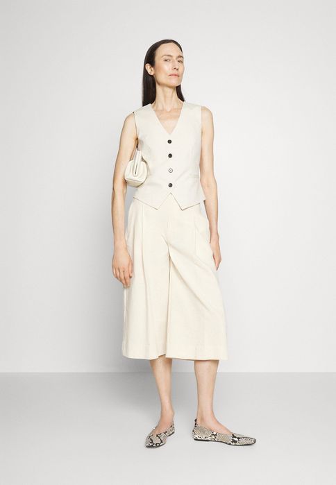 Bruuns Bazaar
STATICE BIELLE WAISTCOAT - Vestă - kit