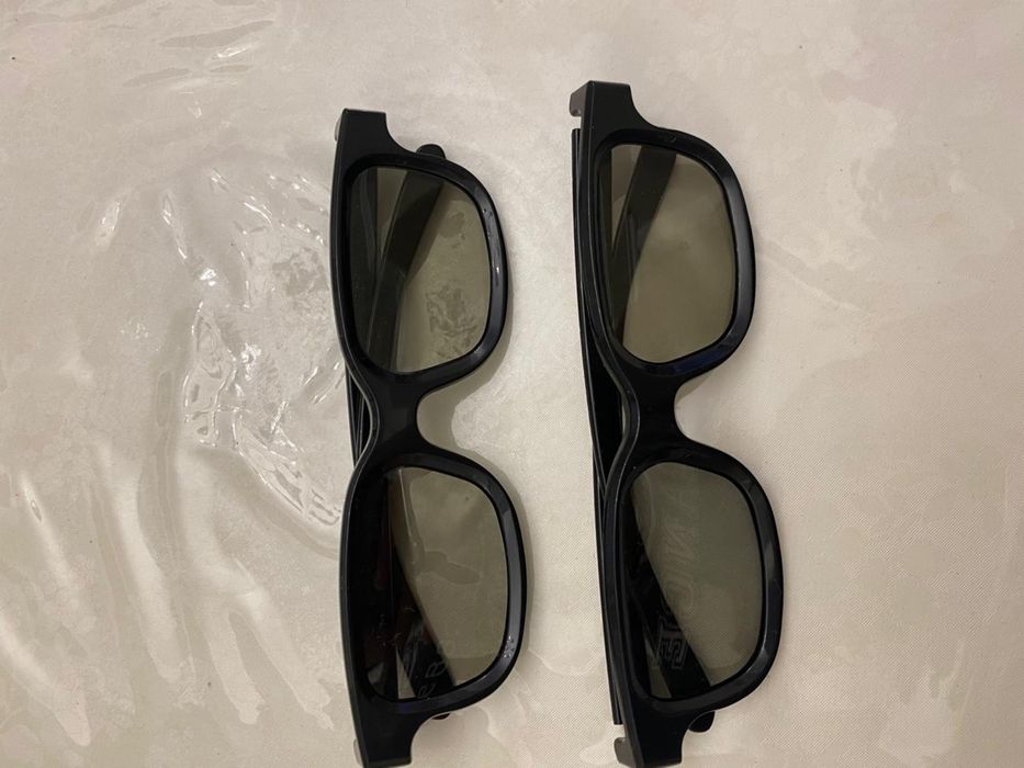 Продам новые 3 D очки для кинотеатра