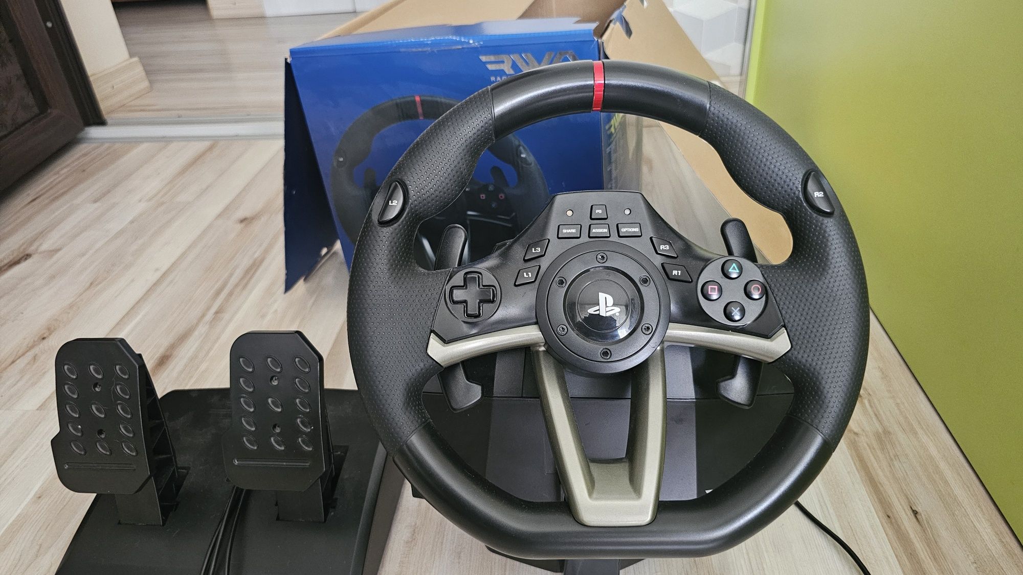Volan gaming Hori Racing Wheel Apex PS4