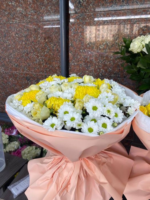 Romashka xrazantema buket gullar