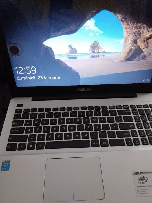Laptop Asus i3 4 g Ram căști Sony și cooler