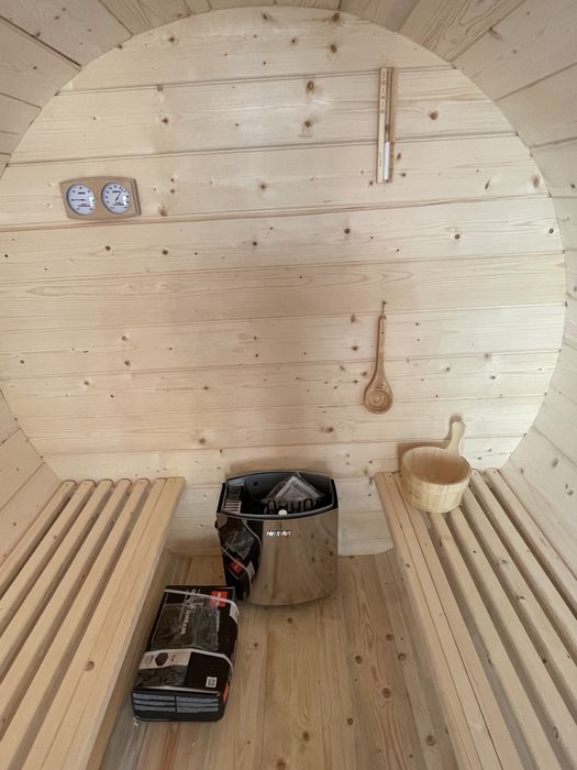 Saună tip butoi pentru exterior