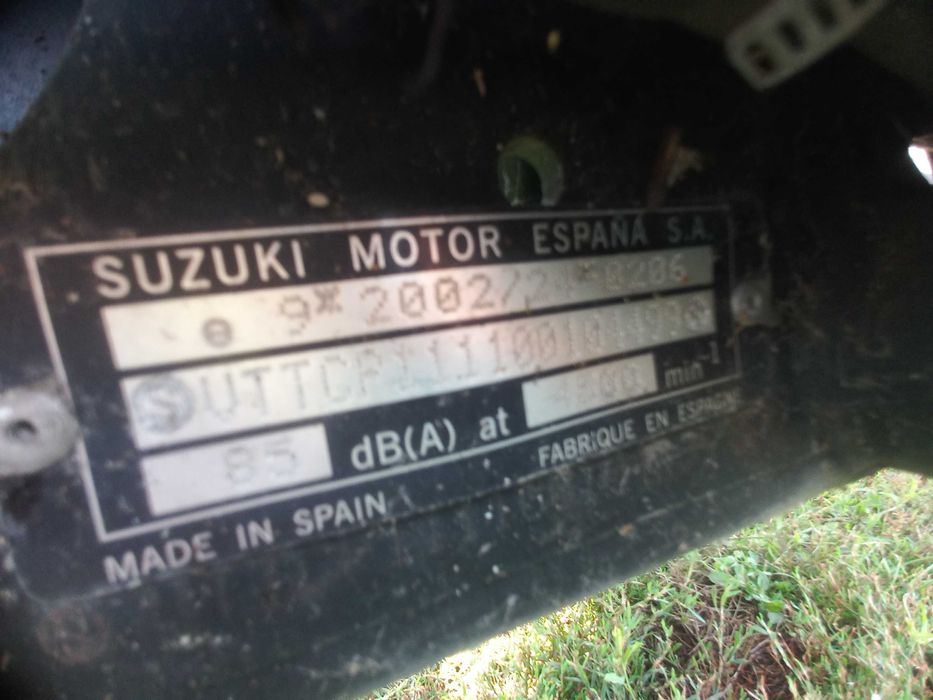 Vand scuter Suzuki sixteen
