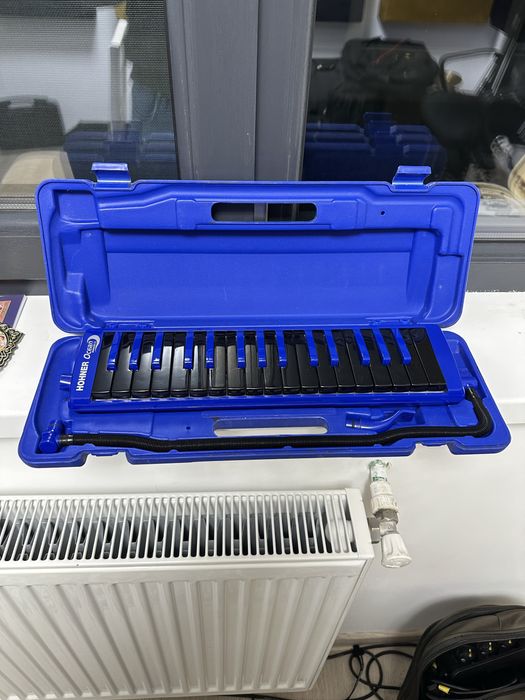 Vand clavieta hohner albastra cu clape negre