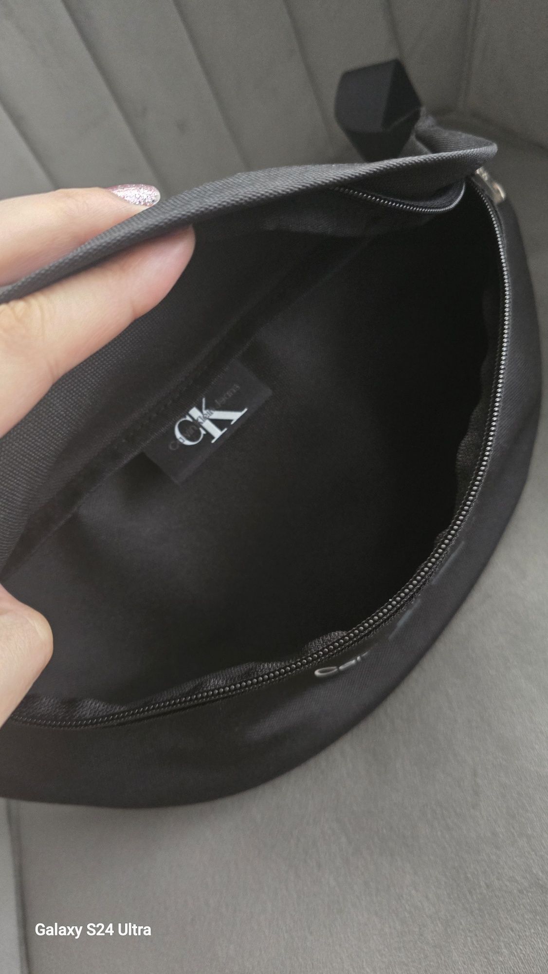 Calvin Klein чанта за кръст