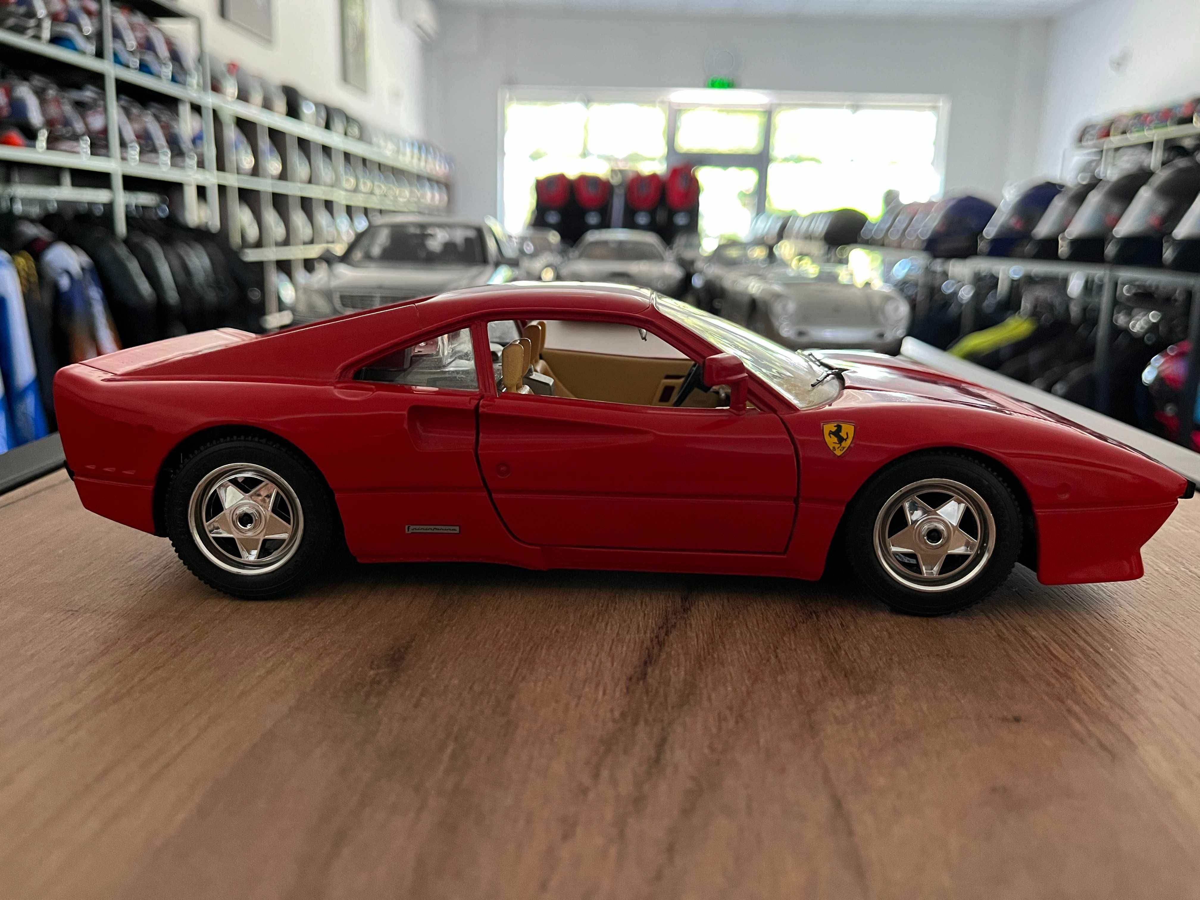 Метална колекционерска колички BBURAGO FERRARI GTO 1984 мащаб 1:18