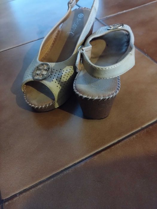 Сандали на платформа