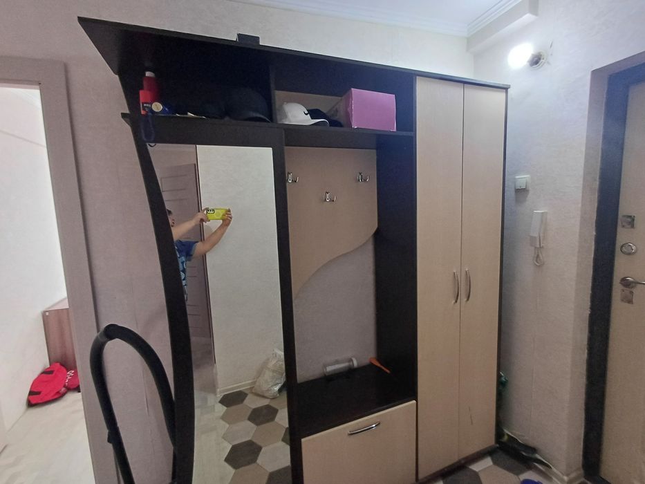 Продам прихожий шкаф