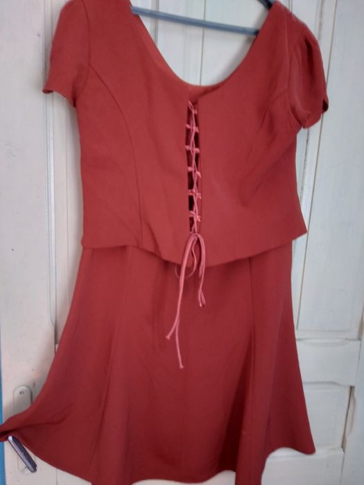 Costum material piersica, nesifonabil, de ocazie