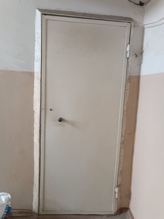 Двери входные продаются