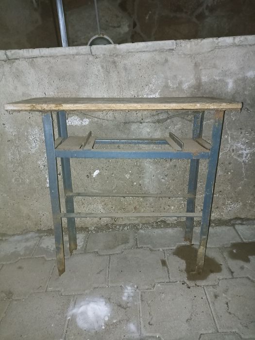 Стол металлический маленький,лопата для сада,,Юг