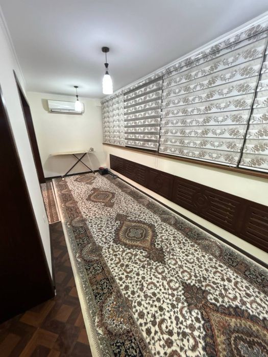 Ц 1 сдаются 4 х комнатная квартира в цегтре города.