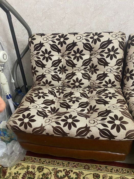 Продам срочно диван и кресла