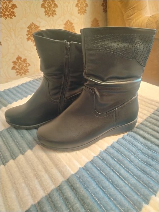 Сапоги новые 42размер