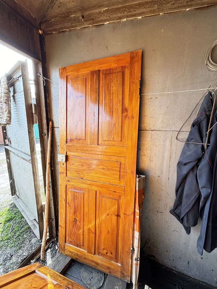 Продам входные деревянные двери